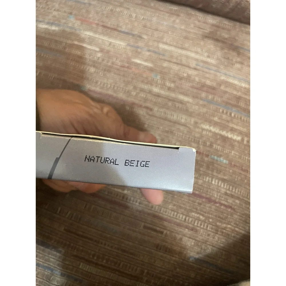 Avon Clear Finish Great Complexion Pressed Powder Acne Treatment 11.3g Natural B